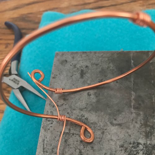 Margot Potter's Copper Twist Bracelet - , Contemporary Wire Jewelry, Coiling, Coiling Wire, Wire Coiling, Texturing, coil the wire